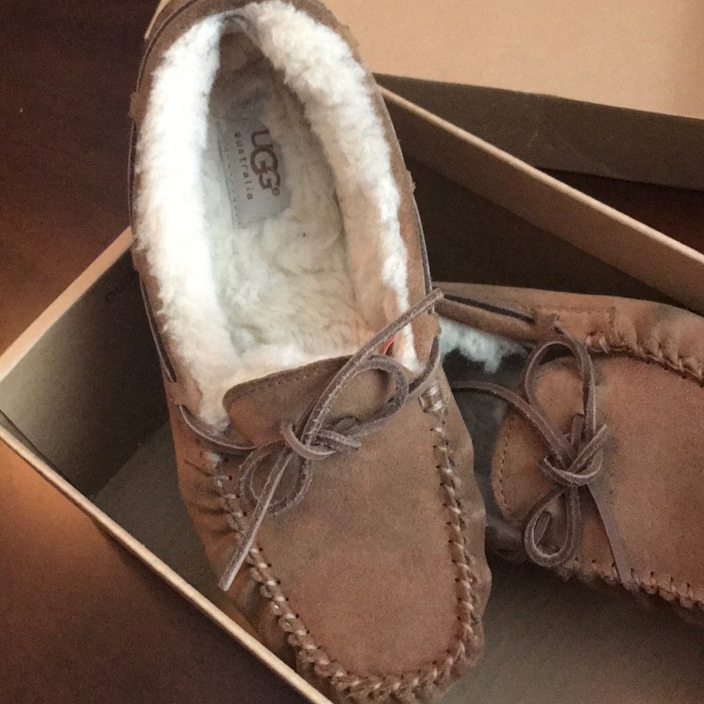 Ugg Dakota Women’s Slippers Size 6